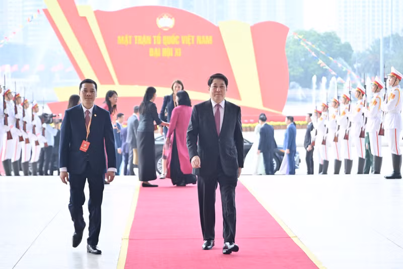 Former State President Luong Cuong attends the congress.