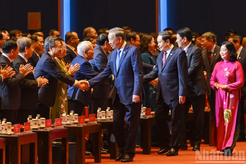 General Secretary and State President To Lam and incumbent and former Party and State leaders at the 11th National Congress of the Viet Nam Fatherland Front.