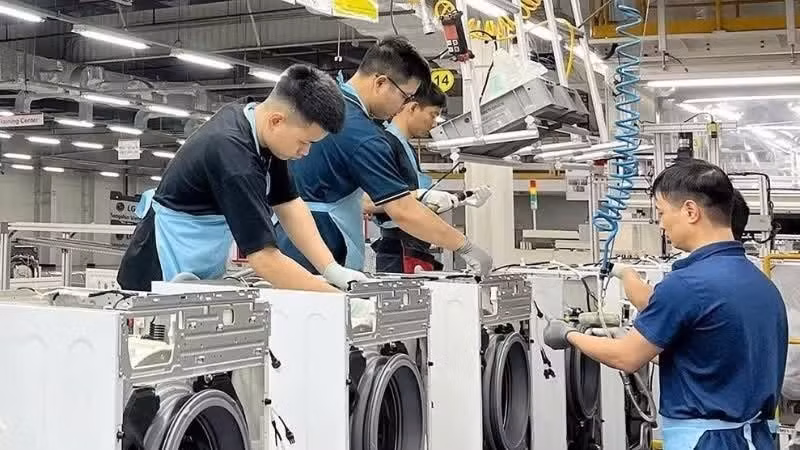 A production line at LG Electronics Viet Nam Hai Phong Co., Ltd. (Photo: TRUNG KIEN)