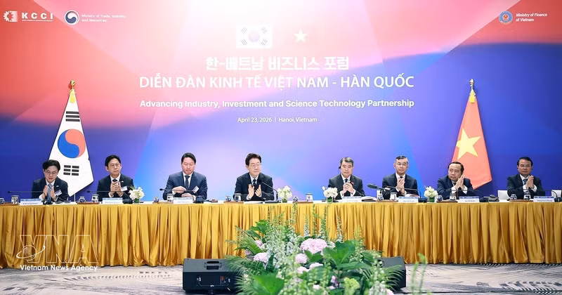 Vietnamese Prime Minister Le Minh Hung and Korean President Lee Jae Myung at a roundtable on Viet Nam–RoK economic, trade and investment cooperation on April 23, 2026. (Photo: VNA)