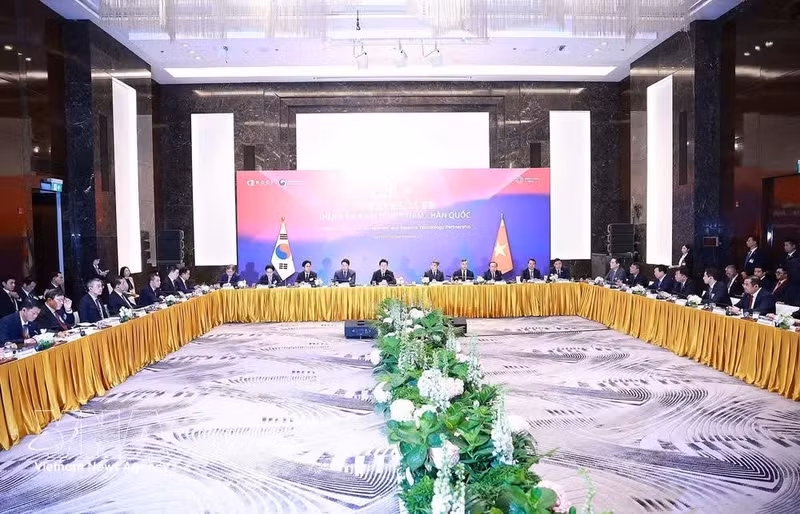 The roundtable on Viet Nam–RoK economic, trade and investment cooperation on April 23, 2026. (Photo: VNA)