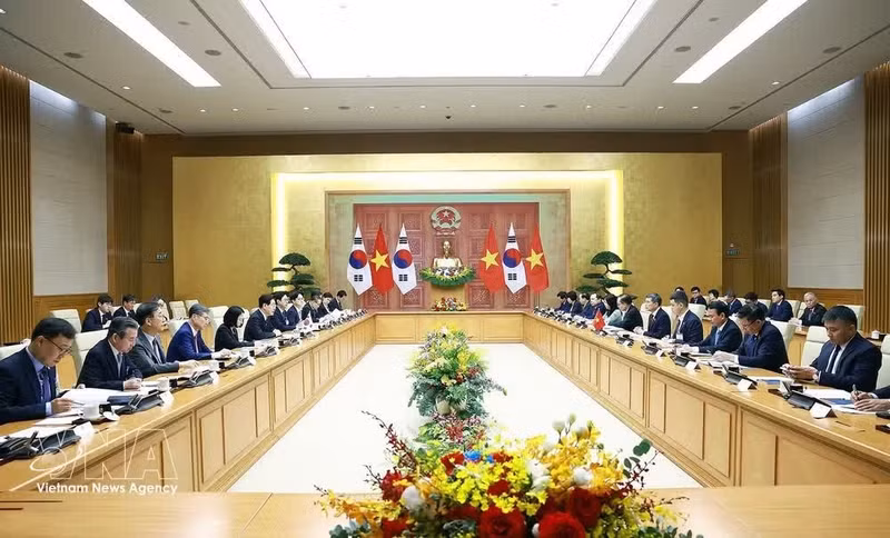 At the meeting between Prime Minister Le Minh Hung and RoK President Lee Jae Myung in Ha Noi on April 23. (Photo: VNA)