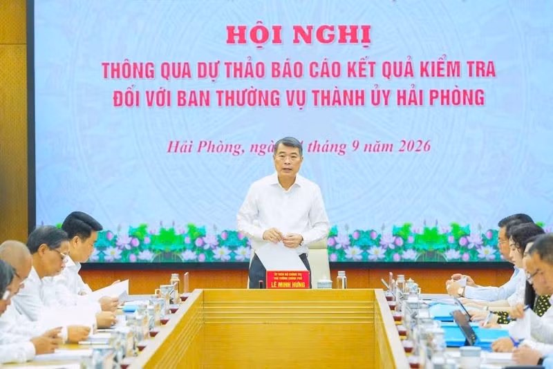 Prime Minister Le Minh Hung speaks at the conference to approve a draft report on the results of the third round of inspection and supervision of the Standing Board of the Hai Phong municipal Party Committee. (Photo: anhp.vn)