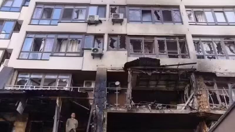 A damaged building in Shevchenkivskyi District, Kiev, Ukraine, on July 21, 2025. (Photo: Xinhua/VNA)