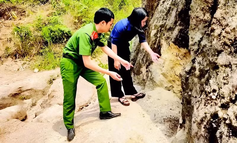 Authorities inspect the Dong Pao rare earth mine in Lai Chau Province. (Photo: Lai Chau Provincial Portal)