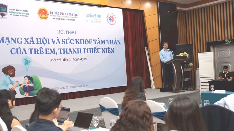 Delegates exchange views at a seminar titled “Social media and the mental health of children and adolescents: An issue needing action.” (Photo: NAM CAO)