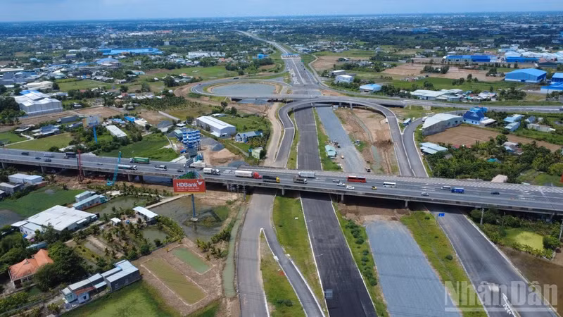 Ring Road 3, the Ho Chi Minh City-Trung Luong Expressway and the Ben Luc-Long Thanh Expressway are now interconnected, enabling Tay Ninh to expand its development space and strengthening links with major economic centres. (Photo: THANH PHONG)
