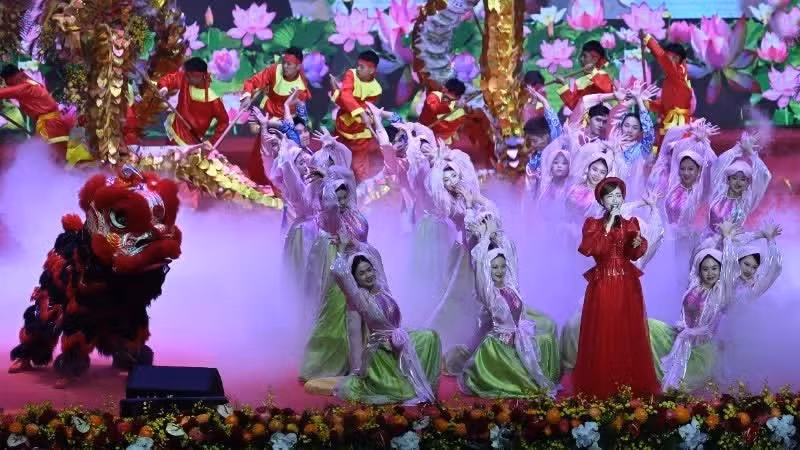 Programmes rich in cultural identity always attract large audiences on digital platforms. (Photo: KHANH AN)