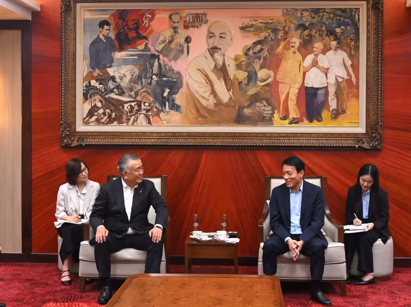 Minister of Public Security Luong Tam Quang and Representative Director and Chairman of the Board of Directors of Yamato Holding Nagao Yutaka (second, left) in the meeting on July 6 (Photo: bocongan.gov.vn)