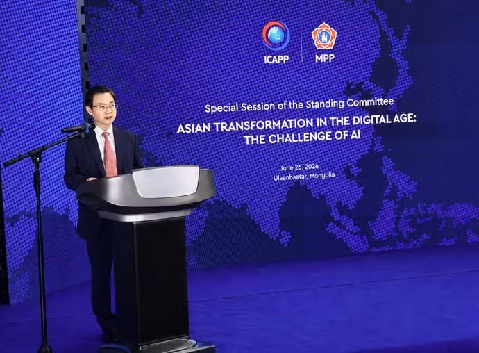 Ngo Le Van, member of the Standing Board of the Party Committee of the Ministry of Foreign Affairs and Deputy Minister of Foreign Affairs speaks at the session on Asia's transformation in the digital age. (Photo: The Courtesy of the Ministry of Foreign Affairs)