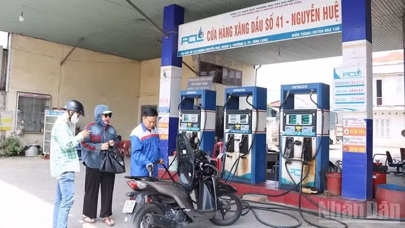 A fuel station in Vinh Long Province (Photo: nhandan.vn)