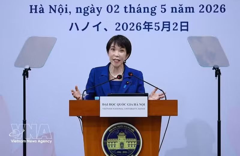 Japanese Prime Minister Takaichi Sanae delivers a keynote policy speech at Viet Nam National University, Ha Noi. (Photo: VNA)