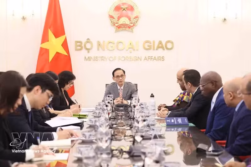 At the reception (Photo: Vietnamese Ministry of Foreign Affairs)