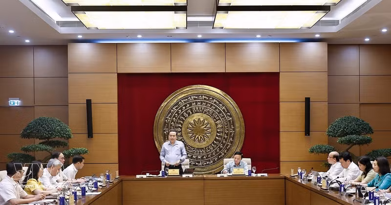 National Assembly (NA) Chairman Tran Thanh Man speaks at the working session with standing members of the NA Committee on Legal and Judicial Affairs in Ha Noi on May 21, 2026. (Photo: VNA)