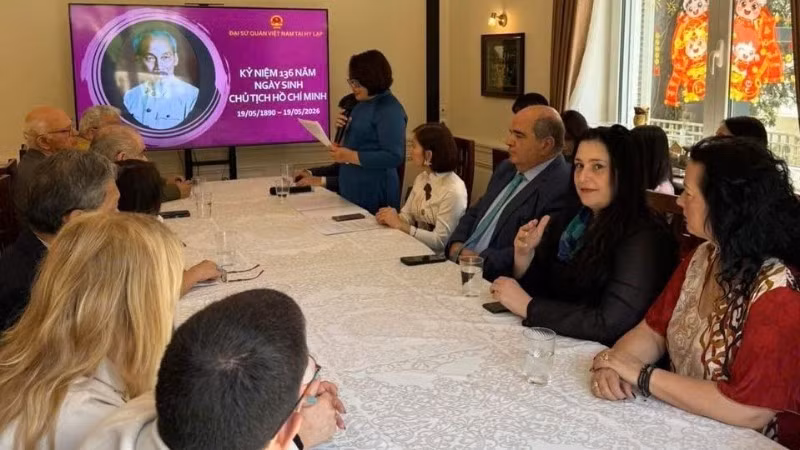 Vietnamese Ambassador to Greece Pham Thi Thu Huong speaks at the ceremony marking the 136th birth anniversary of President Ho Chi Minh (May 19, 1890 – 2026) in the European country on May 19, 2026. (Photo: VNA)