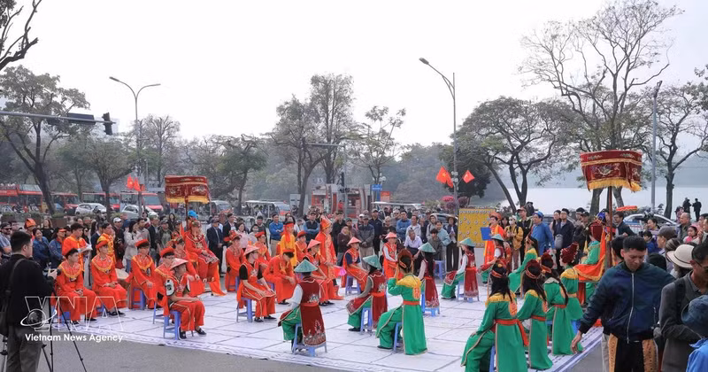Ha Noi is estimated to welcome about 1.34 million travellers during the nine-day Lunar New Year (Tet) holiday from February 14–22. (Photo: VNA)