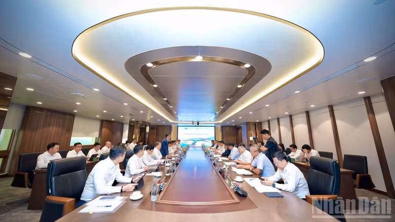 At the meeting (Photo: NDO)