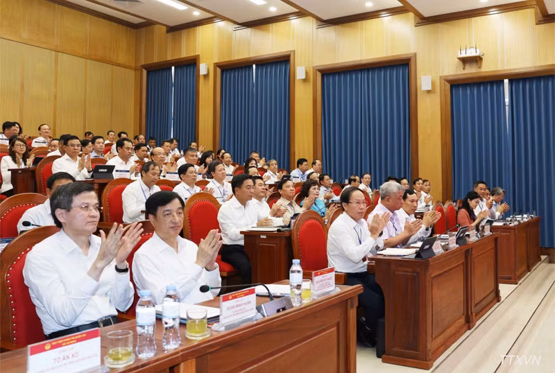 Delegates and participants attend the programme on training and updating knowledge for members of the 14th Party Central Committee (second class). (Photo: VNA)