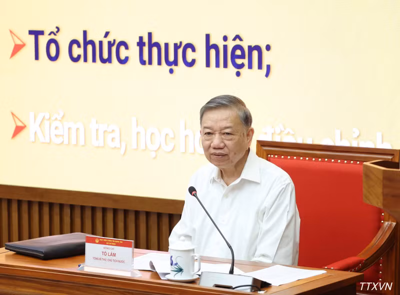 General Secretary and President To Lam discusses and delivers the thematic lecture. (Photo: VNA)