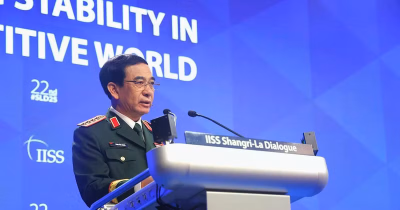 Vice Secretary of the Central Military Commission and Minister of National Defence Gen. Phan Van Giang speaks at the event (Photo: VNA)
