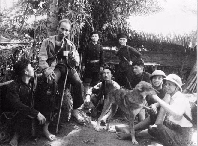 President Ho Chi Minh's resting moment on his way to work in the Viet Bac revolutionary zone during the fight against French colonialism (Photo: VNA)