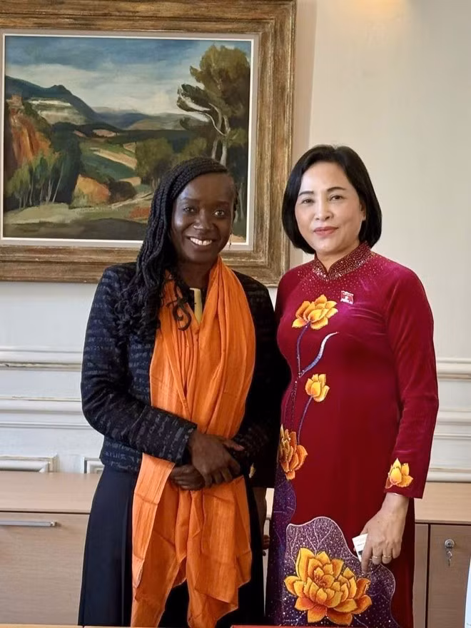 National Assembly Vice Chairwoman Nguyen Thi Thanh (R) and French NA Vice-President Nadège Abomangoli. (Photo: VNA)