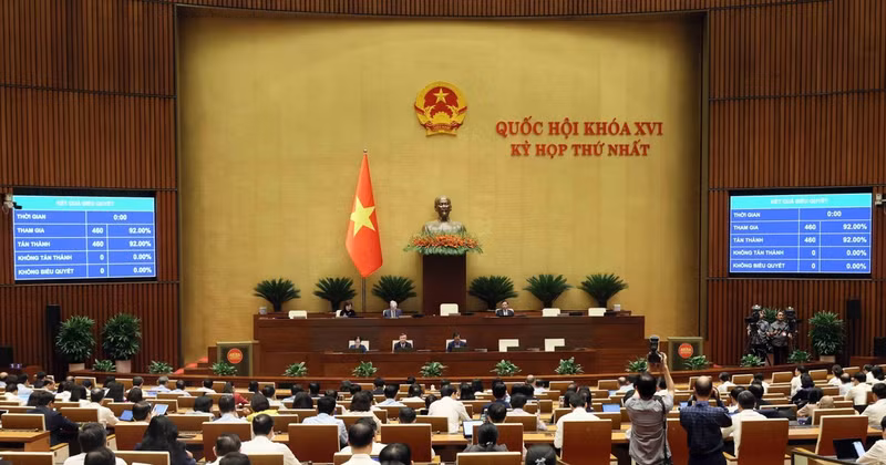 National Assembly adopts a resolution introducing key provisions on environmental protection tax, value-added tax, and excise tax for petrol, oil and jet fuel on April 12 (Photo: VNA)