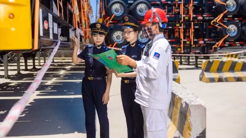 Customs inspection and supervision help facilitate import and export activities while ensuring compliance with the law.