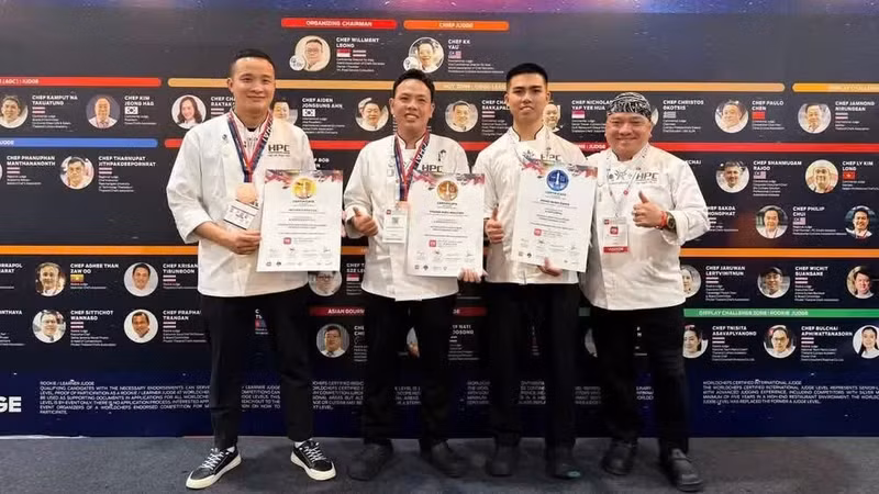 The Ha Noi Chefs Team at the competition. (Photo courtesy of the Ha Noi Chefs Association)