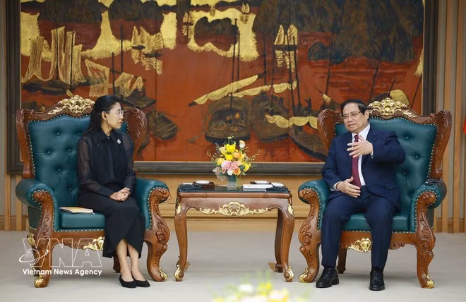 PM Pham Minh Chinh and Thai Ambassador to Viet Nam Urawadee Sriphiromya at the meeting in Ha Noi on March 13 (Photo: VNA)