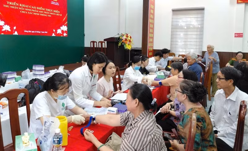 DNA samples collected from relatives will be used to build a database to help identify the remains of fallen soldiers. (Photo: baokhanhhoa.vn)