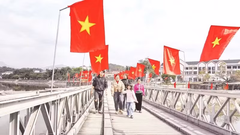 Muong Thanh Bridge is one of the historical sites invested and preserved to attract visitors. (Photo: LE LAN)