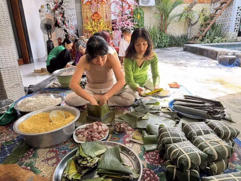 Square Chung cakes are wrapped in banana leaves.