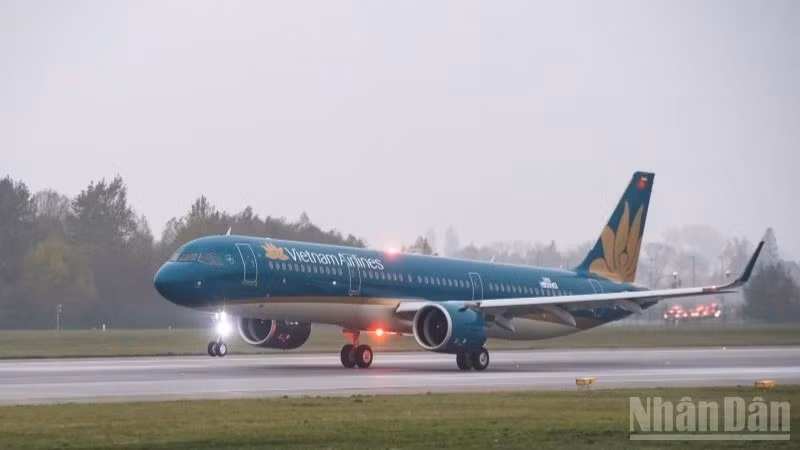 A series of Viet Nam Airlines flights cancelled due to the impact of storm Wipha (Photo: NDO)