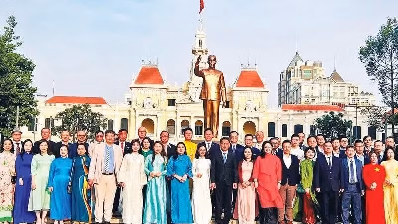 Overseas Vietnamese delegates attend a gathering of overseas Vietnamese representatives in Ho Chi Minh City to celebrate the 2026 Lunar New Year of the Horse. (Photo: VUONG LE)