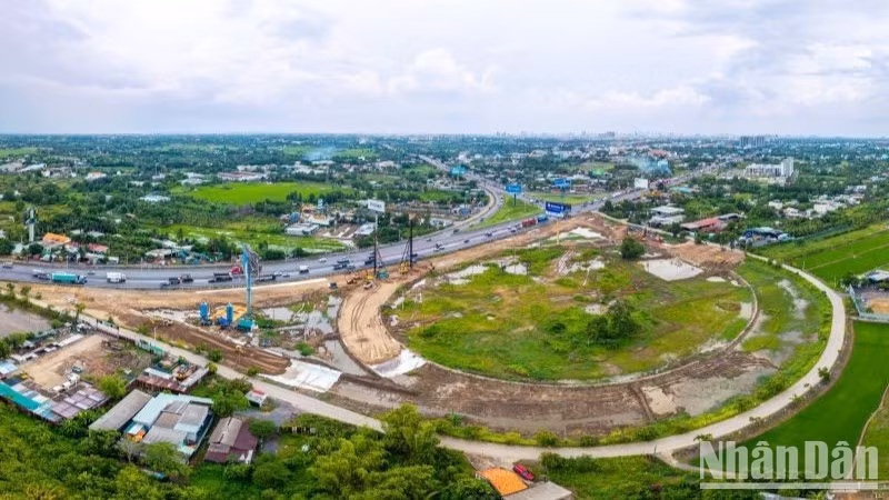 To date, 3,345km of expressways have been operationalised and are technically open to traffic nationwide. (Photo: nhandan.vn)