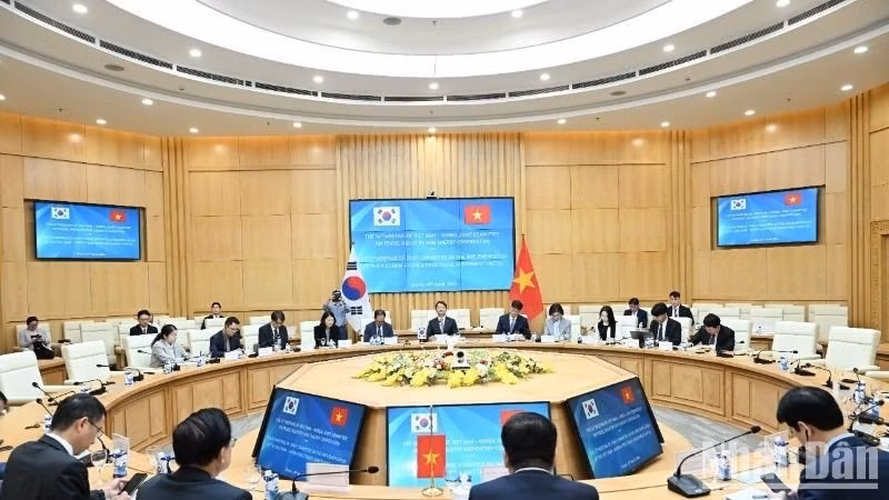 The 14th Meeting of the Joint Committee on Trade, Industry and Energy Cooperation and the 8th Meeting of the Joint Committee on the Implementation of the Viet Nam–Korea Free Trade Agreement take place on April 14, 2025 in Ha Noi.