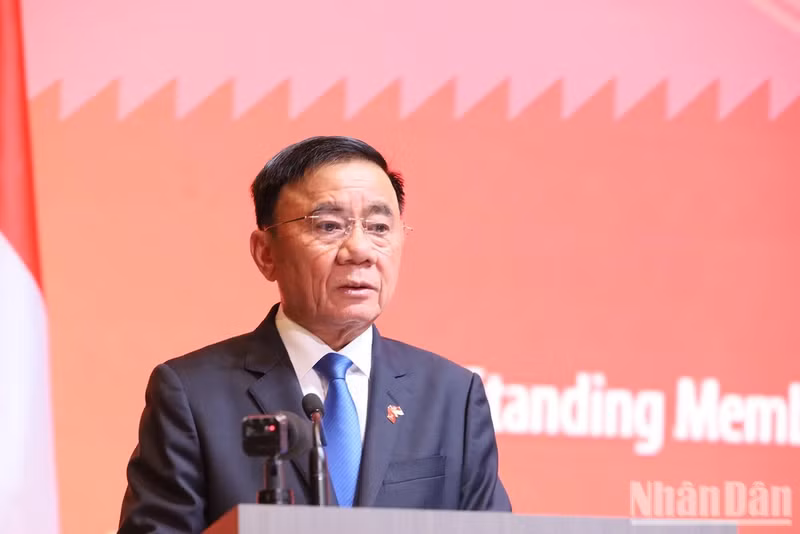 Politburo member and Standing Member of the Communist Party of Viet Nam Central Committee’s Secretariat Tran Cam Tu speaks at the event (Photo: NDO)