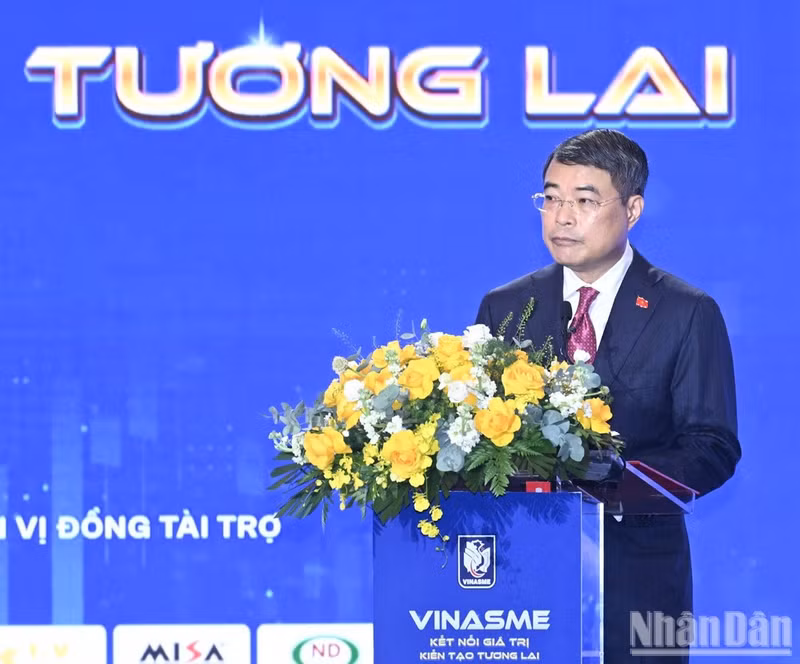 Prime Minister Le Minh Hung addreses the ceremony. (Photo: NDO)