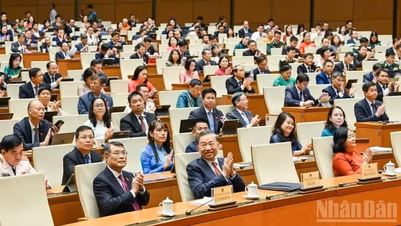 General Secretary of the Communist Party of Viet Nam Central Committee and President To Lam, Prime Minister Le Minh Hung, and other delegates attend the closing session of the First Extraordinary Session of the 16th National Assembly. (Photo: DUY LINH)
