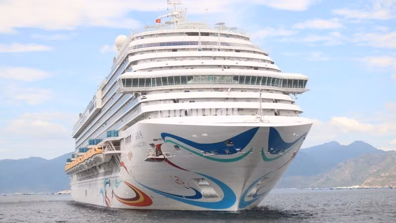 The international cruise ship Adora Magic City arrives at Cam Ranh International Port in Khanh Hoa Province. (Photo: NDO)