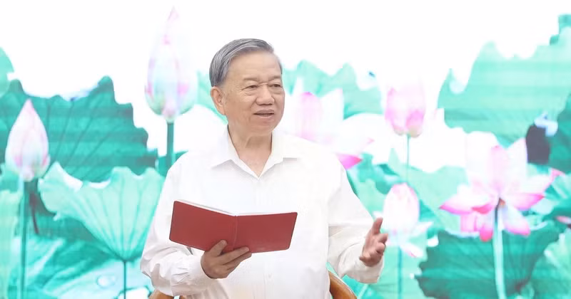 Party General Secretary To Lam at the working session with the Party Central Committee’s Commission for Information and Education, and Mass Mobilisation on June 11 (Photo: VNA)