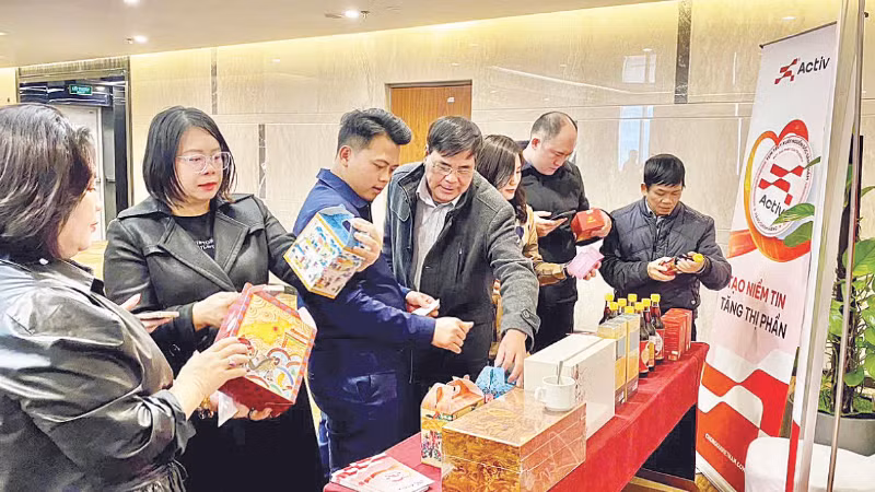Traceability has become an essential requirement for goods circulating on the market. (Photo: NDO)