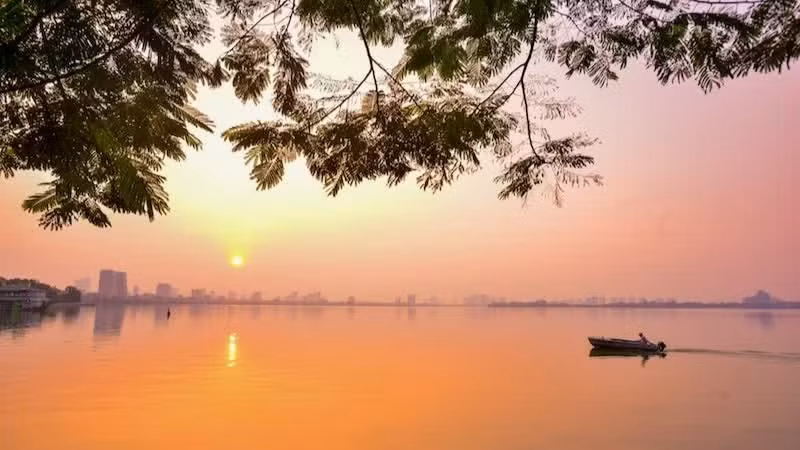 Sunset over West Lake in Ha Noi.