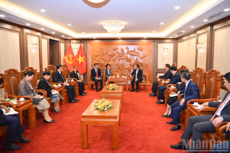 At the reception for Deputy Head of the Lao People’s Revolutionary Party (LPRP) Central Committee’s Commission for Propaganda and Training Sakhone Phommalath (Photo: NDO)