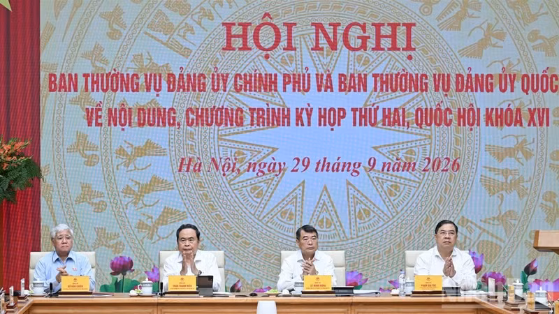 Prime Minister Le Minh Hung and National Assembly President Tran Thanh Man co-chair a meeting between the standing boards of the Government and NA’s Party committees in Ha Noi on September 29. (Photo: NDO)