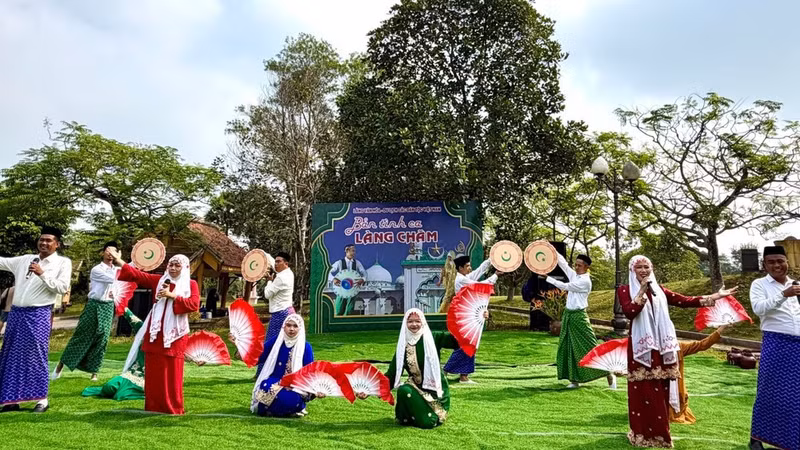 The “A Love Song of the Cham Village” cultural exchange programme at the Viet Nam National Village for Ethnic Culture and Tourism. (Photo provided by the organisers)