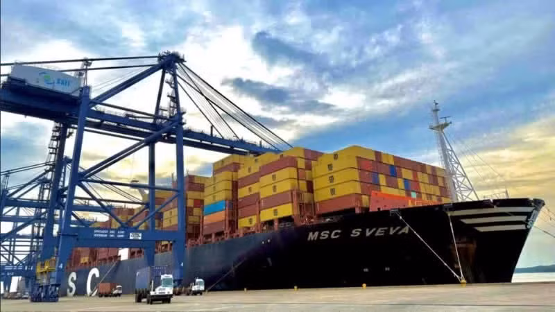 In the maritime sector, vessels and ships entering and leaving maritime areas are exempt from fees and charges in accordance with current regulations.