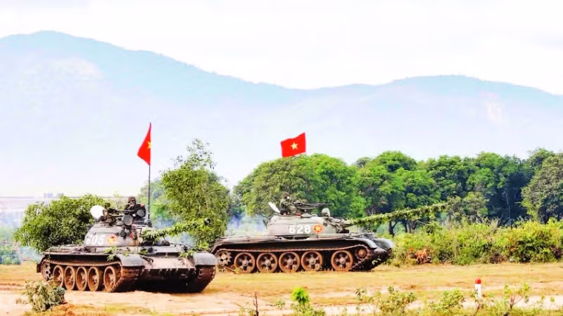 Practicing defensive area exercises in Military Region 5 (Photo: NDO)