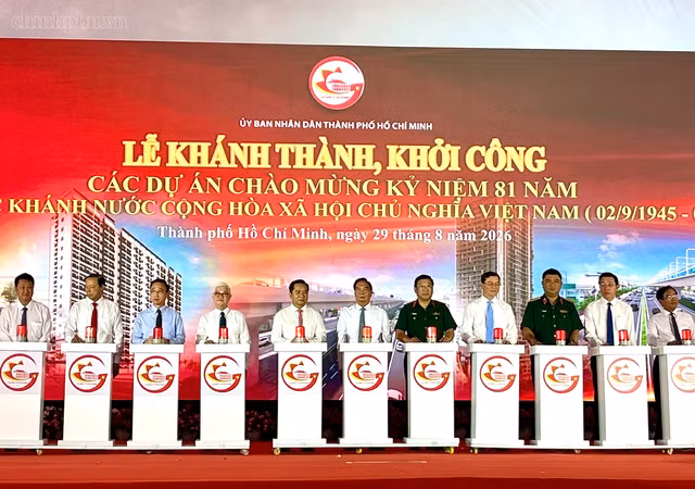 Delegates at the launch of projects in Ho Chi Minh City on August 29. (Photo: chinhphu.vn)